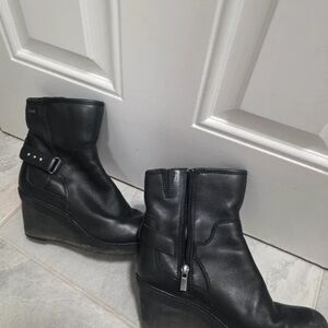 Elegant Black Leather Wedge Boots